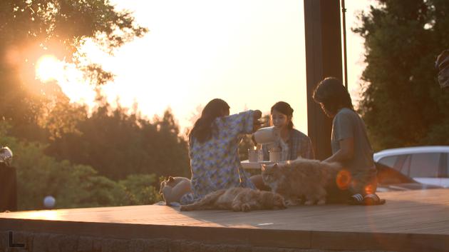 《孝利家民宿》IU首日上班 休息时间畅聊音乐