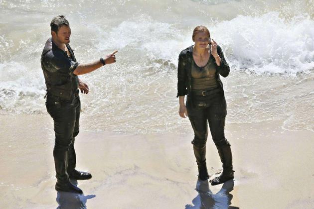 《侏罗纪世界2》曝海滩片场照 导演宣布正式杀