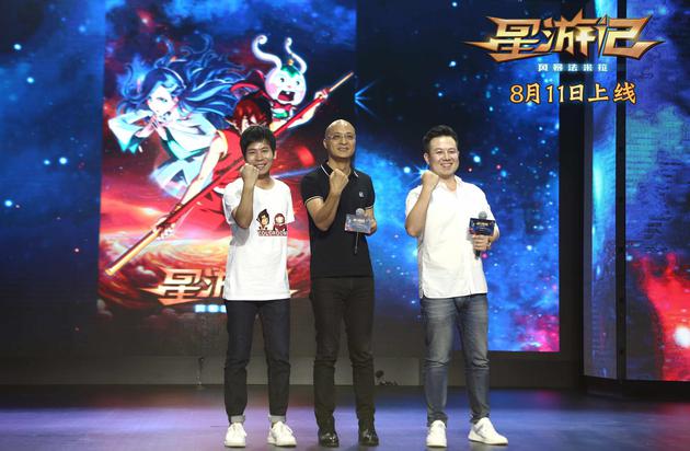 易巧杨向华吴延合影