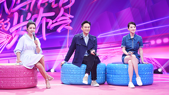 梅婷、张智霖录制《无与伦比的发布会》