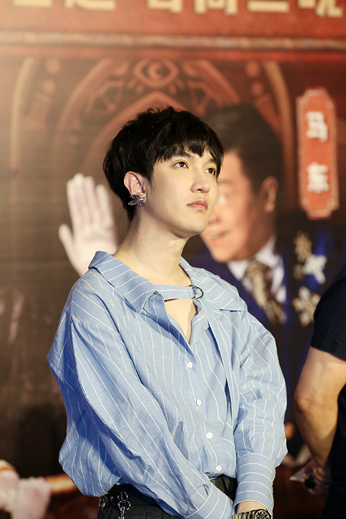 认真主持的肖骁