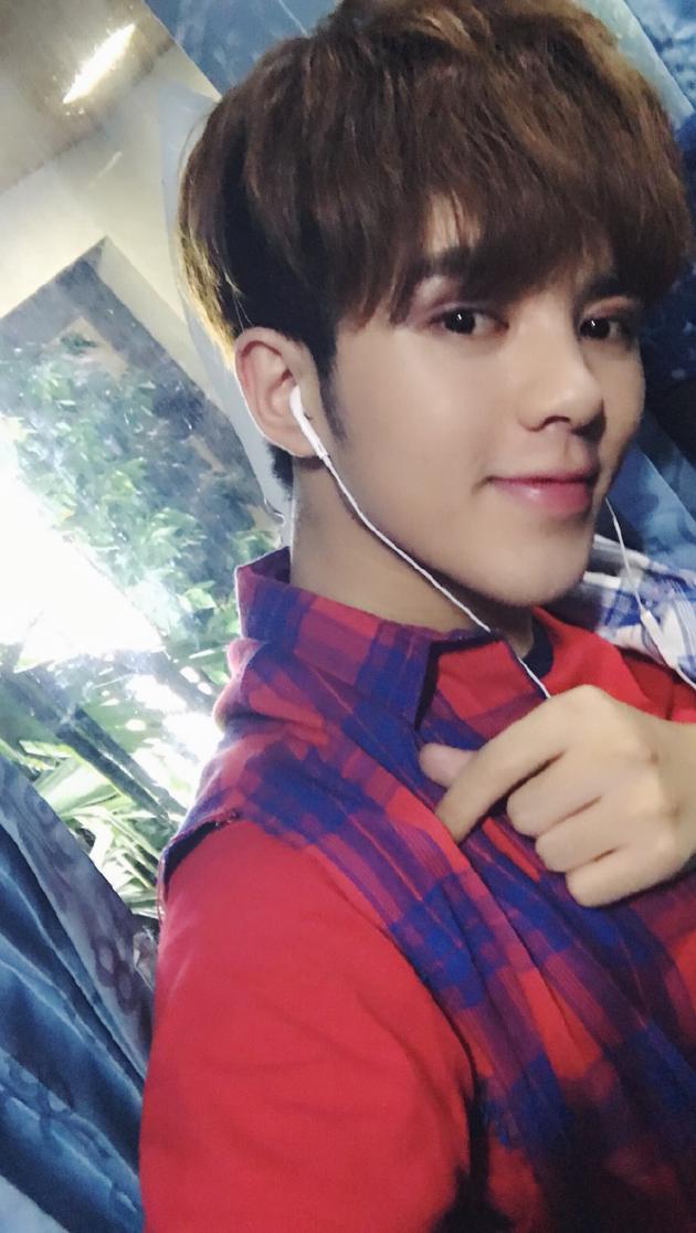 曲中人口罩_戴口罩的卡通图片(3)