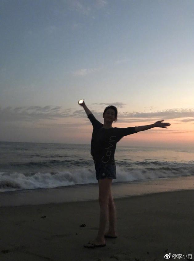 李小冉海边素颜照片