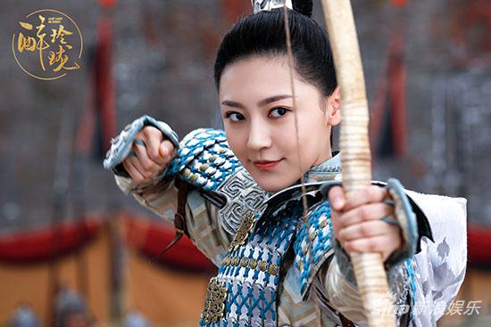 黄梦莹饰演朵霞