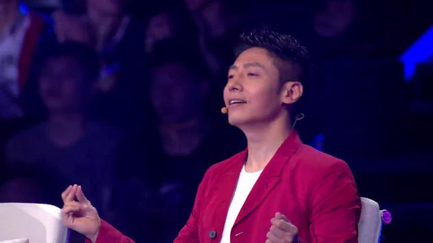 《出彩》流水线工人热泪献唱 撒贝宁秒变迷弟