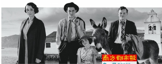 德雷尔一家人(左起):妈妈Louisa、大儿子Larry、女儿Margo、二儿子Leslie。弟弟G erry在下面抓蝴蝶
