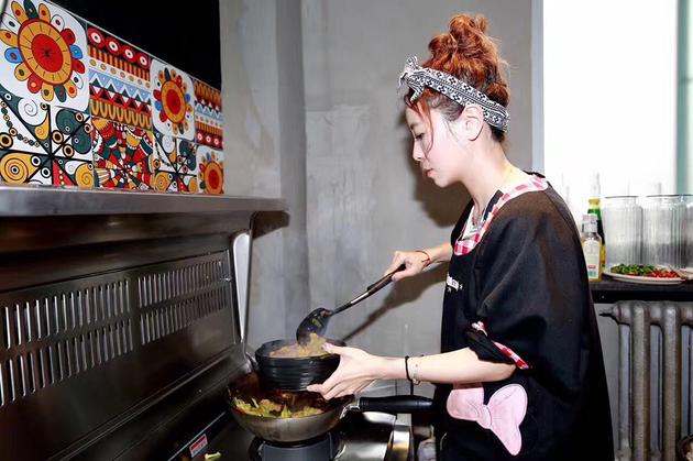 黄雅莉变身大厨