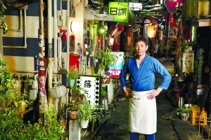 小林薰扮演只在深夜营业的食店老板。