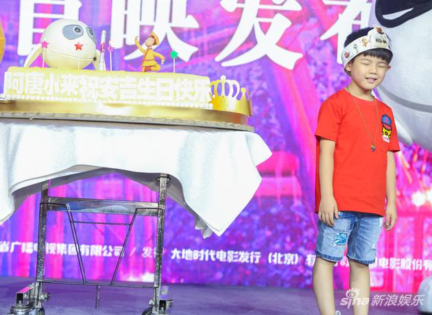 片方给安吉准备的蛋糕,安吉许愿