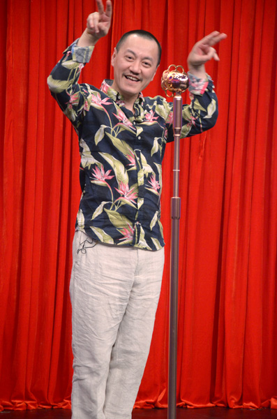 雪村复古装似杰克逊 演绎费玉清《一剪梅》惹