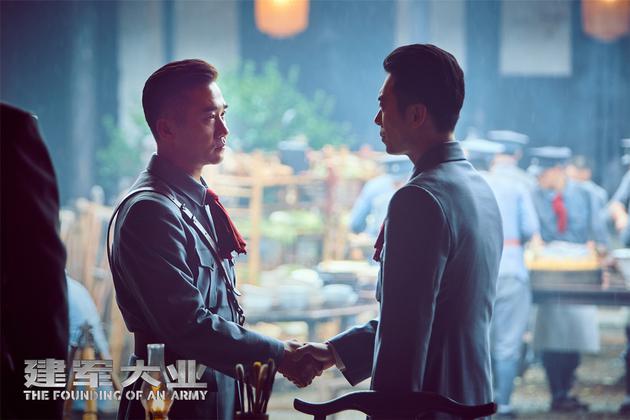 电影《建军大业》黄志忠与朱亚文