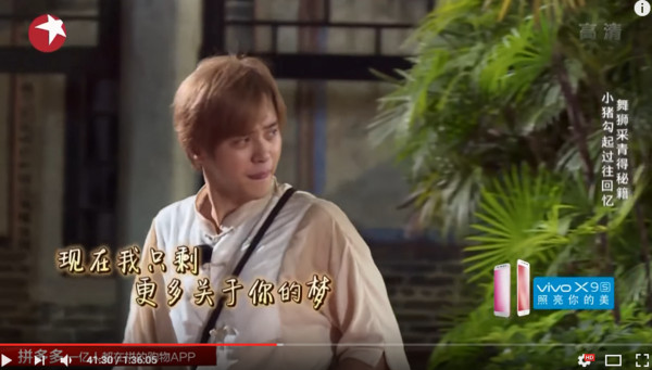 志祥完成舞狮任务后，想起过世的父亲，不断回头看着舞狮。