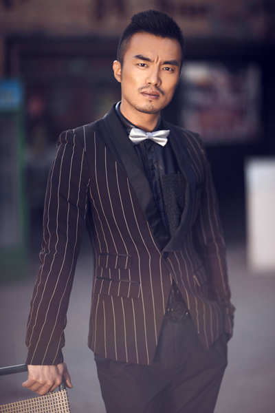 武强,演员,毕业于北京电影学院表演系,曾出演《贞观长歌》《烈火红岩》《枪火》《海上风云记》等电视剧。