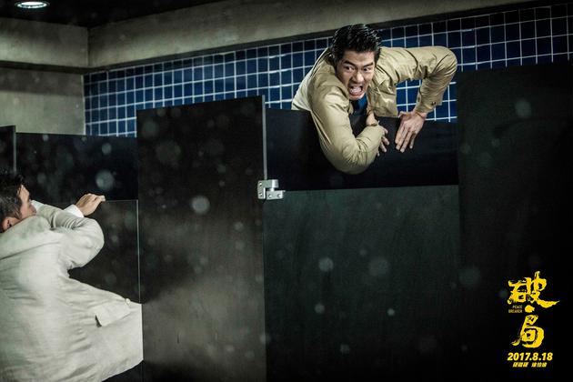 郭富城王千源翻墙打斗