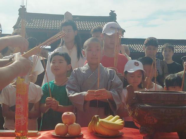 少林小子周裕靖豪本色出演《叮叮当当闯江湖》