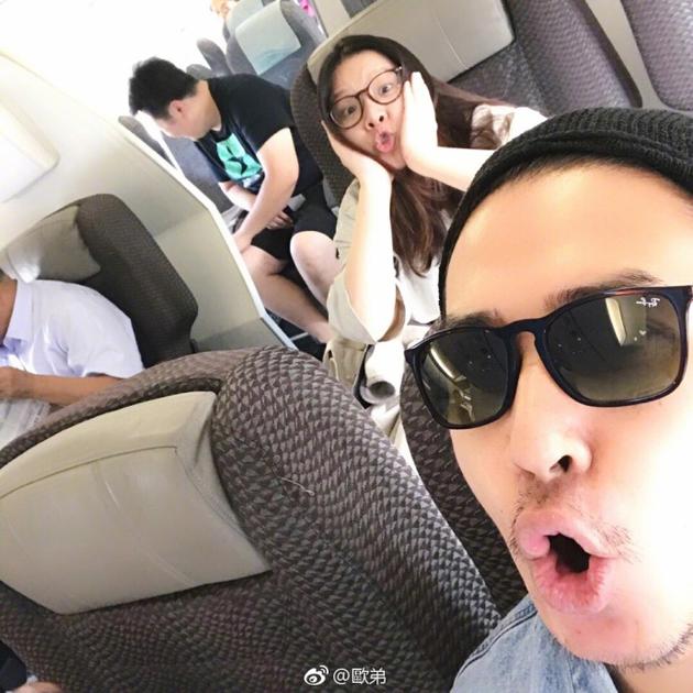欧弟谢依霖飞机上偶遇
