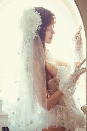 纯白婚纱图片_洛天依穿纯白婚纱图(3)