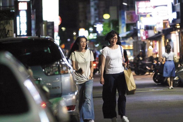 舒淇全素颜现身街头 合体林心如竟没人认出（组图） - 2