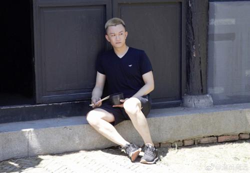 高远晒穿越对比照 再现经典引发回忆