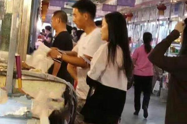 阿迪达斯清风系列