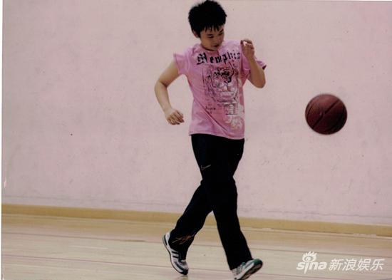 董子健打篮球
