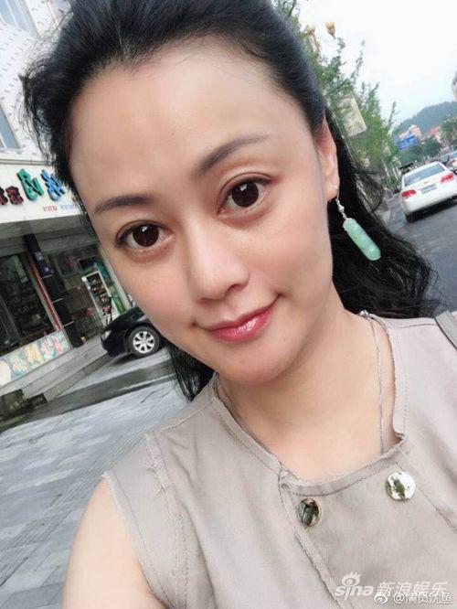 沈鱼拒揭神秘面纱 微博低调承认复出