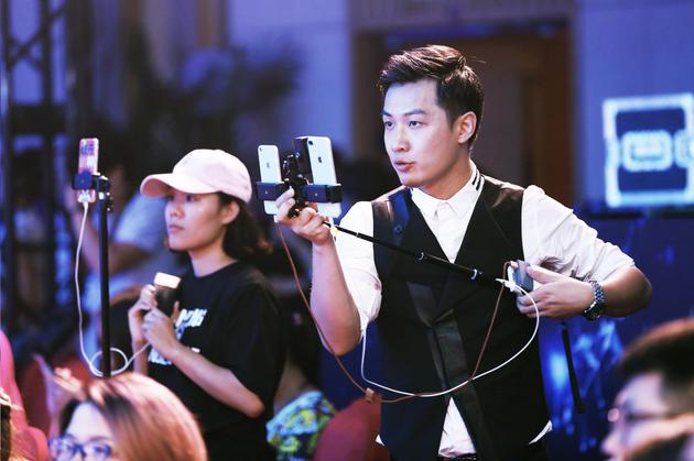 《魅力中国城》市长上阵PK 谢娜冯喆齐拉票助