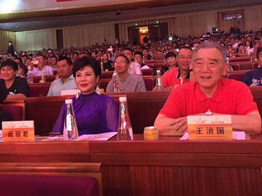 戴玉强佟铁鑫等助阵公益演唱会 献上精彩演出