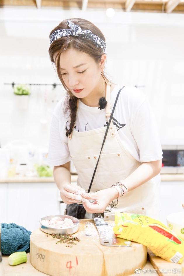 老总经常在办_老总和秘书在办公室里