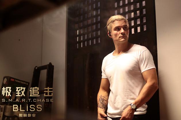 《极致追击》曝角色预告 奥兰多以一敌多吴磊烧脑