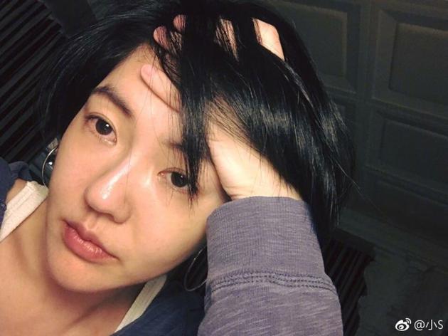 小S带孩子出远门心情好 晒素颜自拍甜笑超温柔（组图） - 2
