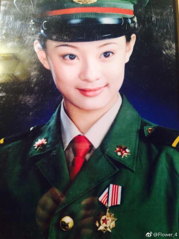 孙俪妈妈晒女儿青涩军装照 网友：向老兵致敬（组图） - 1