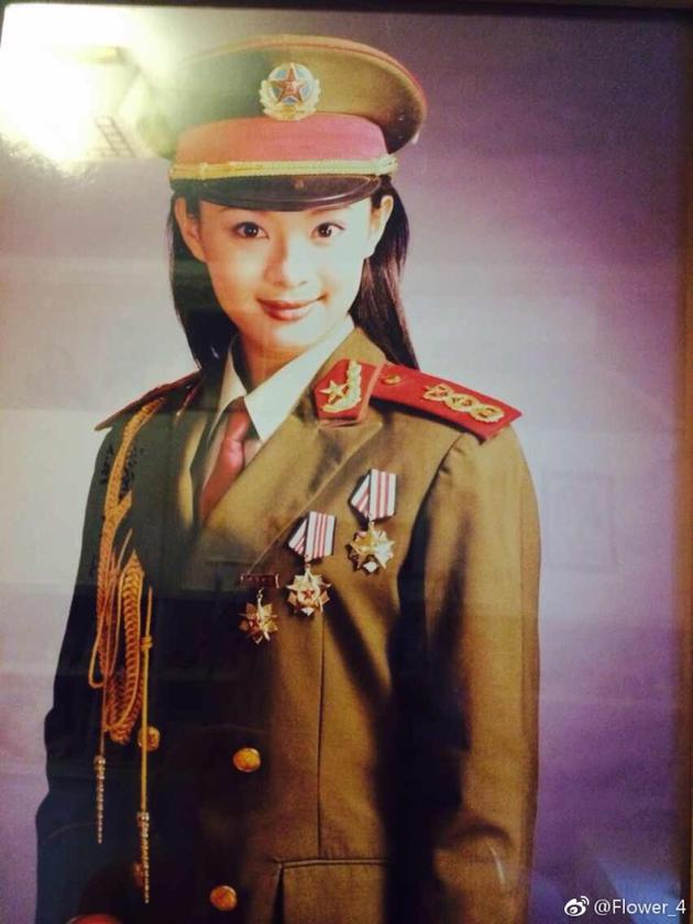 孙俪妈妈晒女儿青涩军装照 网友：向老兵致敬（组图） - 3