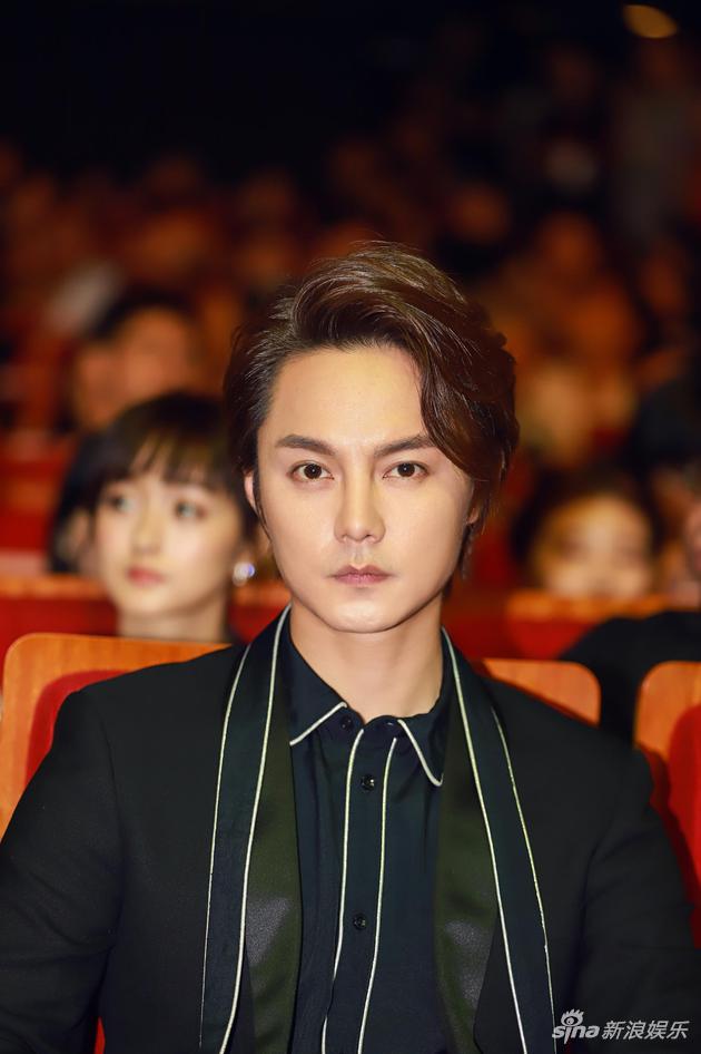 尹正亮相上海国际绿色电影周闭幕式 尽显暖男