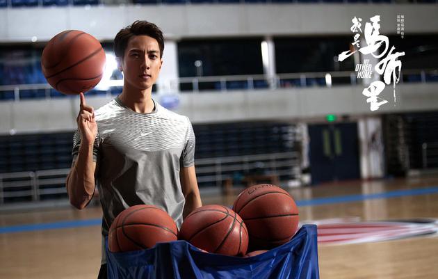 吴尊忆初拍戏:坐林依晨腿10分钟 导演骂滚回文