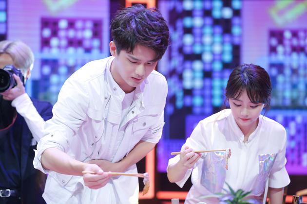 《天天》熊梓淇热舞喊麦样样行 贴心为谭松韵