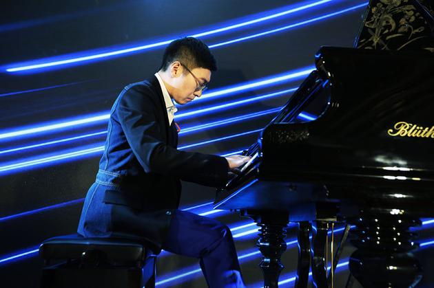 现身广州演奏钢琴曲助力慈善 发表公益感言|赵