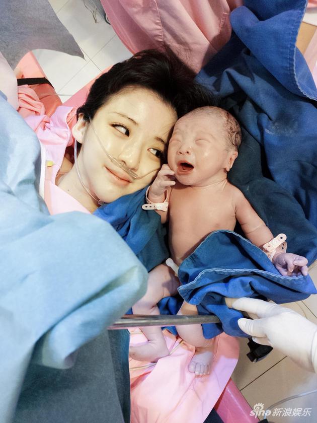 花花剖腹生下小女儿朵朵