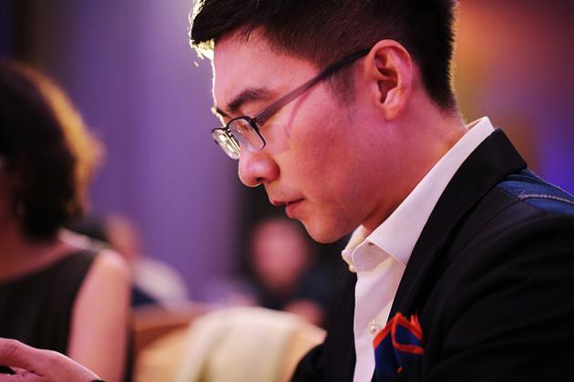 赵胤胤现身广州演奏钢琴曲助力慈善 发表公益