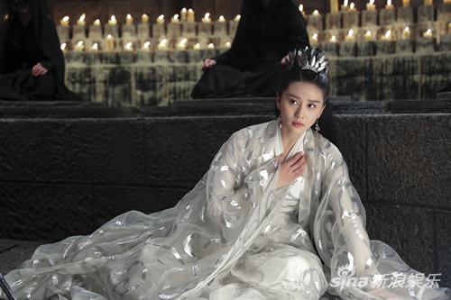 《醉玲珑》刘诗诗月下醉酒娇憨可爱 风情尽显