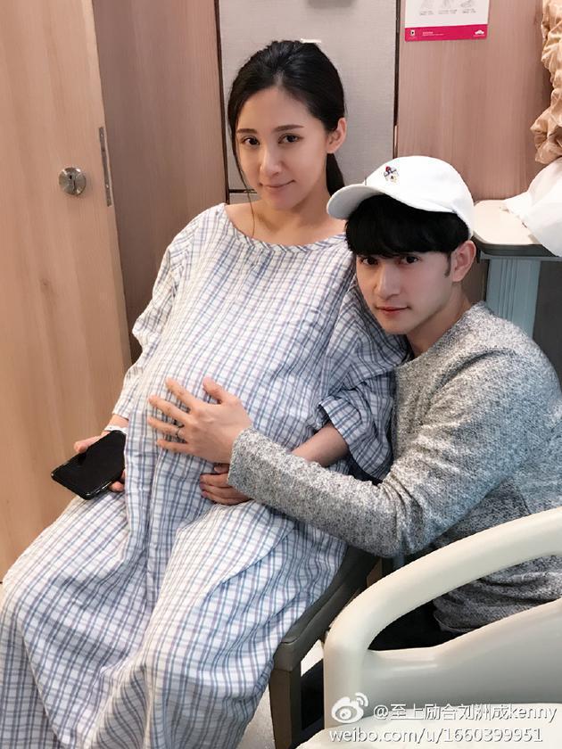 刘洲成邮攀老婆往日恩爱照
