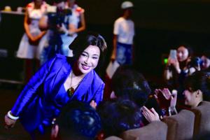 刘晓庆综艺首秀 用二来形容自己的个性|刘晓