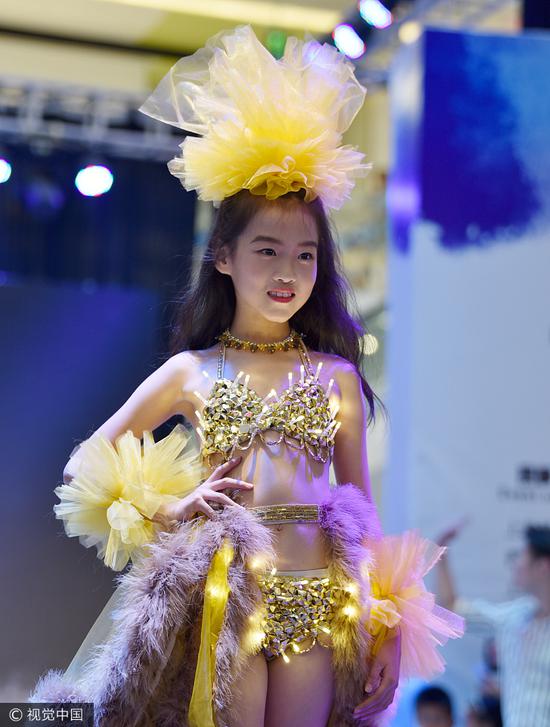 商场上演少儿维密秀 被批错误诠释童年含义|