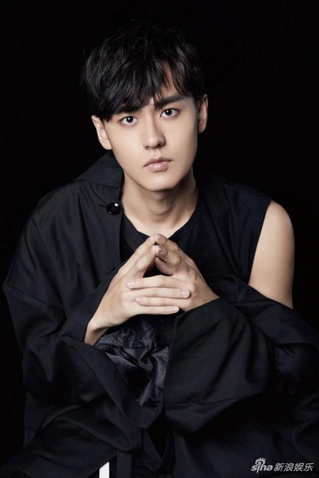 金禹伯饰韩冰洋