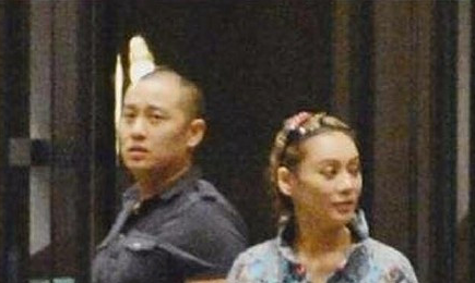 宁静与王小毅恋爱中