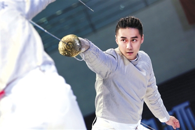 蒋劲夫在《进击吧，闪电》饰演一名击剑运动员。