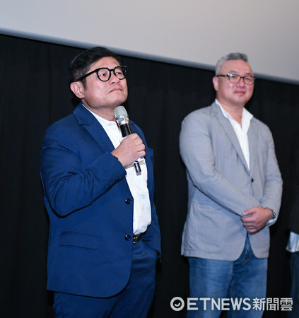 许效舜感性落泪。