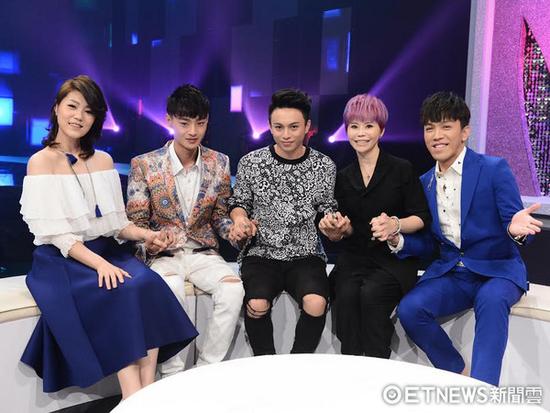 (左起) 曹雅雯、高佳群、温瀚龙、詹雅雯、许志豪