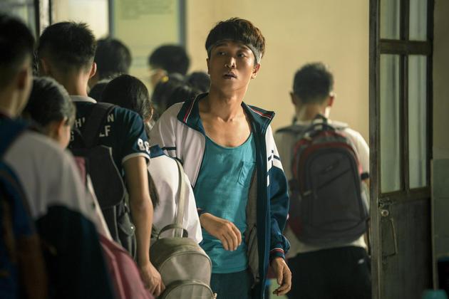 认真寻找某人的谢伦