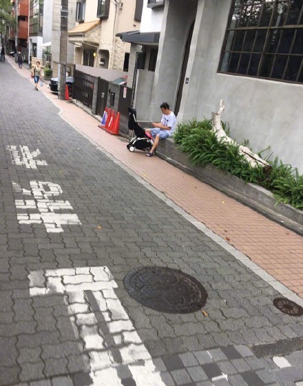 陈冠希给女儿拍┞氛